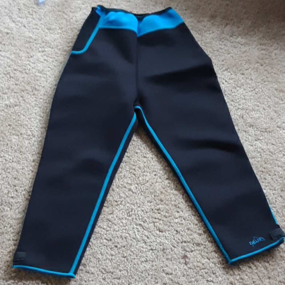 Delfin Turquoise Capri pants